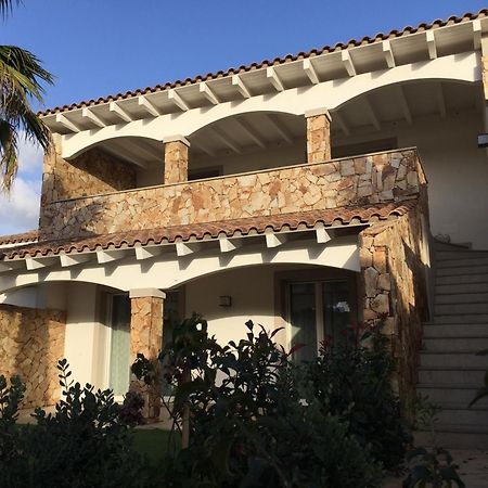 Residence Elegance Ville Ed Appartamenti A Porto Pino Exterior photo