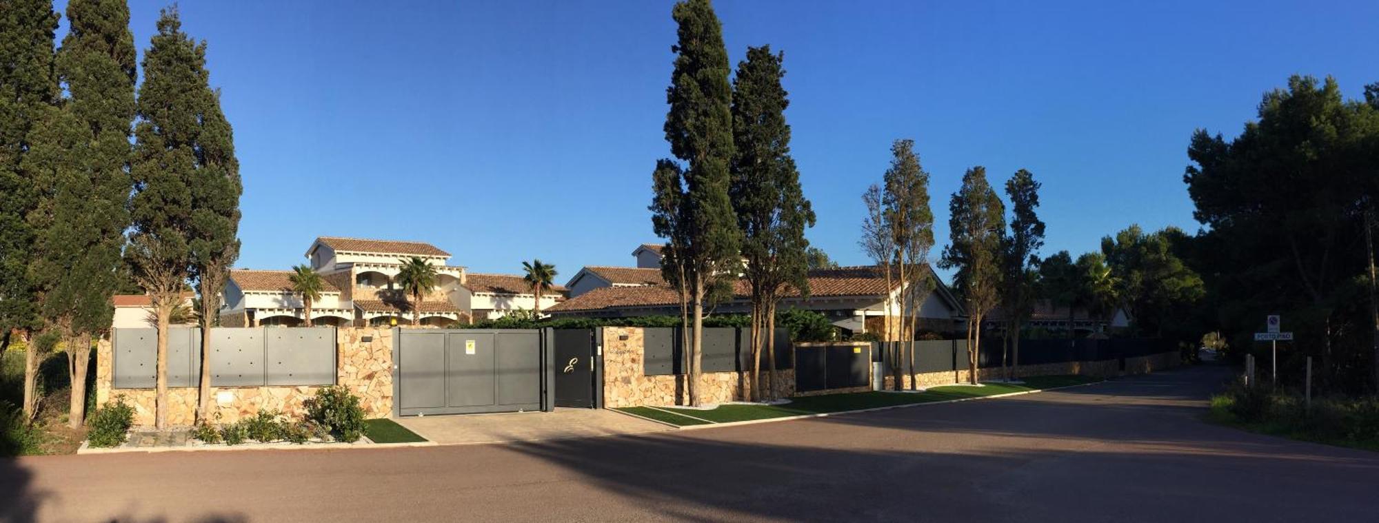 Residence Elegance Ville Ed Appartamenti A Porto Pino Exterior photo
