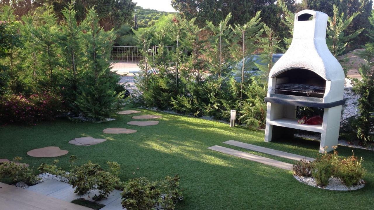 Residence Elegance Ville Ed Appartamenti A Porto Pino Exterior photo