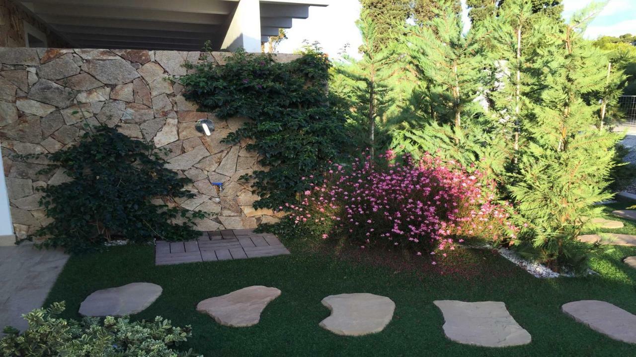 Residence Elegance Ville Ed Appartamenti A Porto Pino Exterior photo
