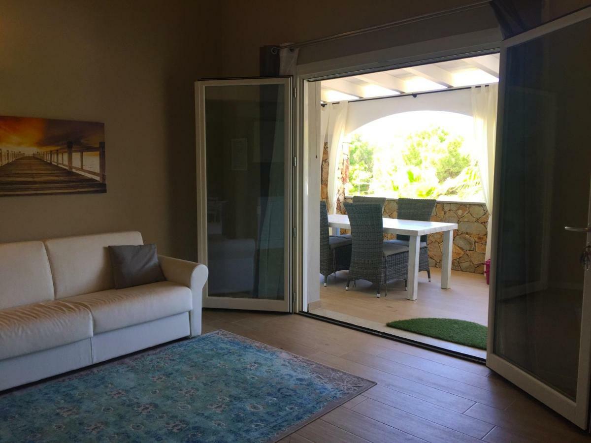 Residence Elegance Ville Ed Appartamenti A Porto Pino Exterior photo