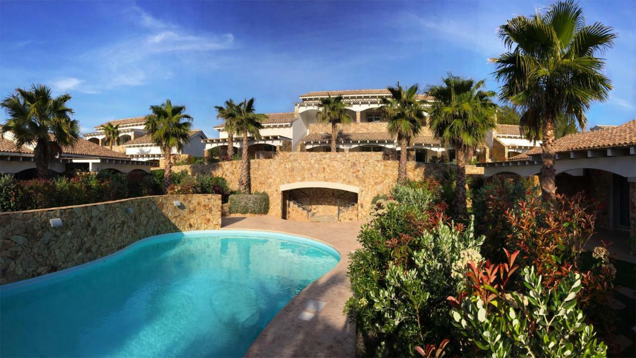 Residence Elegance Ville Ed Appartamenti A Porto Pino Exterior photo
