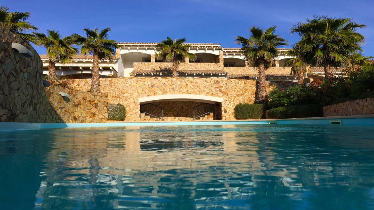 Residence Elegance Ville Ed Appartamenti A Porto Pino Exterior photo