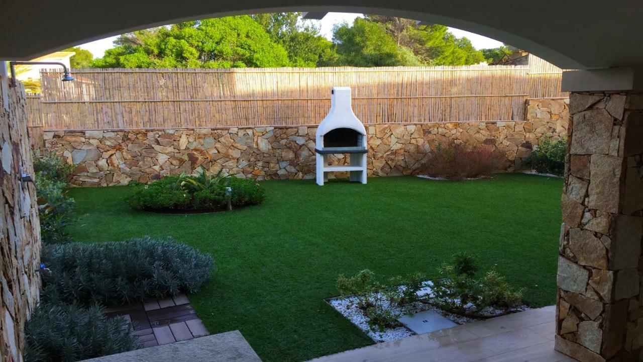 Residence Elegance Ville Ed Appartamenti A Porto Pino Exterior photo