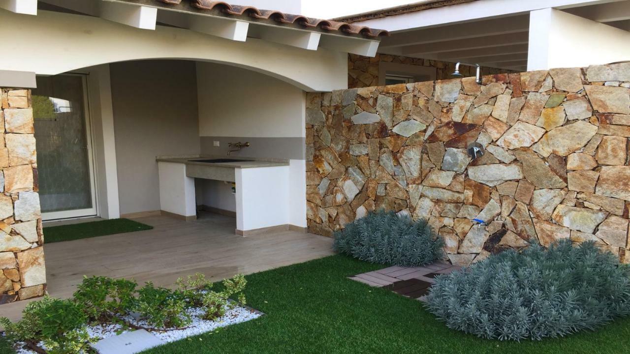 Residence Elegance Ville Ed Appartamenti A Porto Pino Exterior photo
