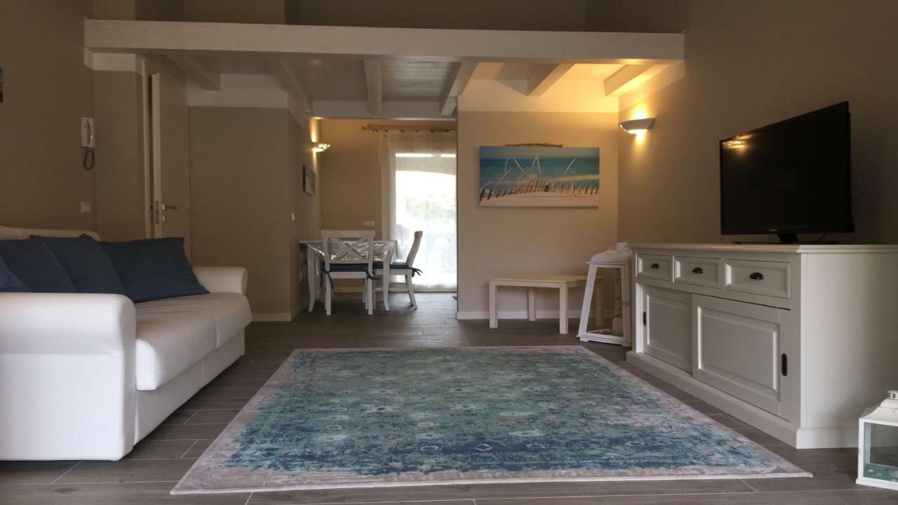 Residence Elegance Ville Ed Appartamenti A Porto Pino Exterior photo